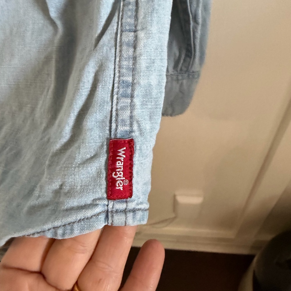 Vintage 90’s Wrangler Light Blue Denim Western Button-Down Shirt - Picture 4 of 6
